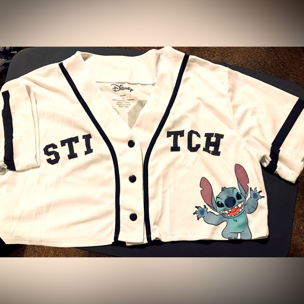 DISNEY’s ‘Stitch Character’ XL Cropped Jersey
